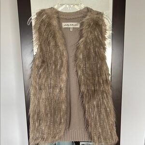 EUC Sebby Collection Faux Fur Vest in Natural - Size Medium